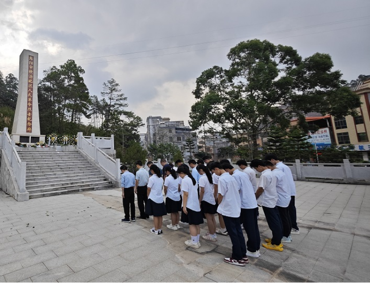 祭英烈傳紅色基因，擔(dān)使命踐行復(fù)興夢(mèng)——惠州理工學(xué)校開展清明祭英烈活動(dòng)192.png